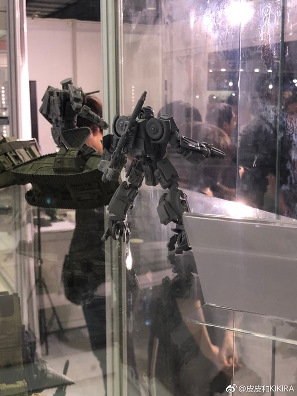 Toyworld Shows Unofficial The Last Knight Bulldog Tank And WWII Bumblebee Prototypes 10 (10 of 11)